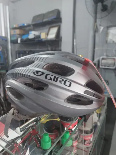 Capacete Giro novo