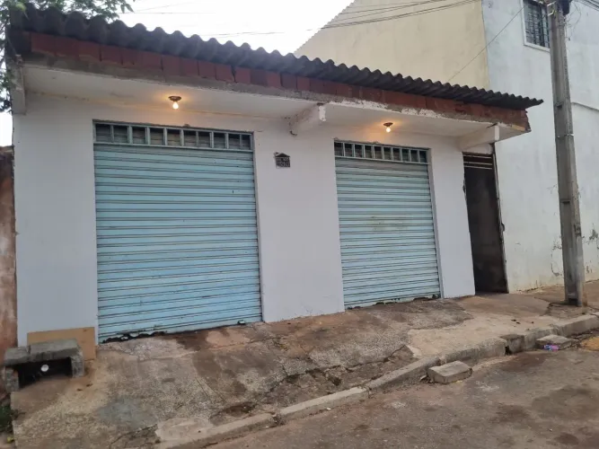 MR SOBRINHO ESCRITÓRIO IMOBILIÁRIO,vende casa na samambaia,loja na frente,casa  de fundo