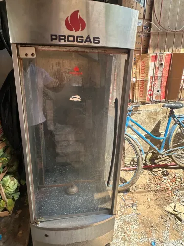 Vende-se máquina para assar frango interessados chama no WhatsApp *