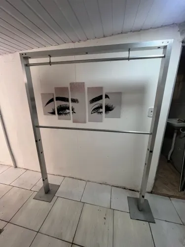 Arara para loja de roupas 