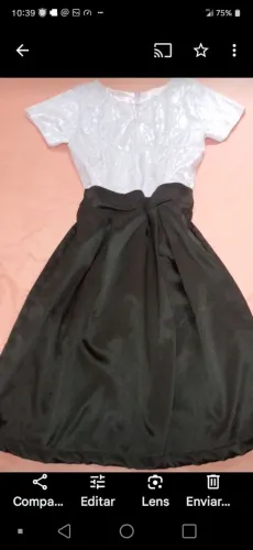 Vestido lilás de renda social 