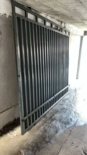 PORTÃO EM ÓTIMA QUALIDADE 