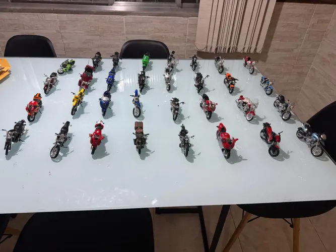Coleção de Miniaturas de Motos Inesquecíveis
