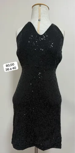 Vestido preto de paetês