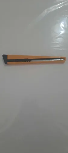 Estilete de metal