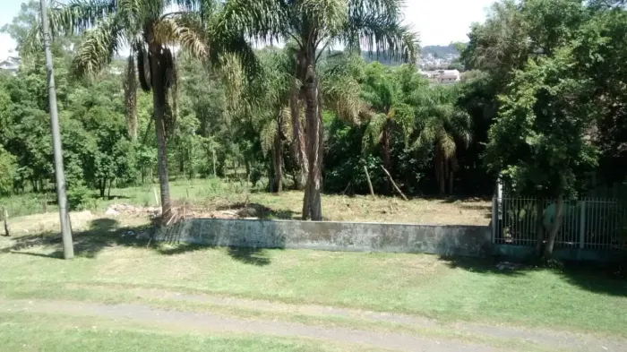 Terreno com área verde, em área privativa