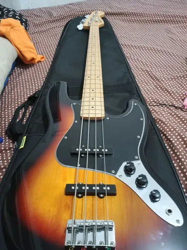 Baixo squier jazz Bass indonésia 