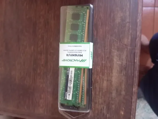 2 memorias de PC, 2GB DDR3 PC3 10700 (667MHZ)