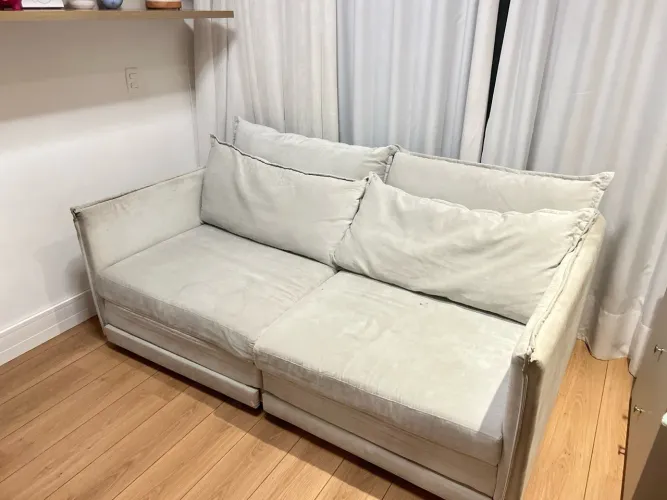 Sofá Cinza Claro
