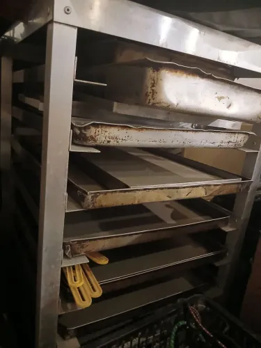 Carrinho para assadeiras com 12 andares 60x52x1,55 de altura de alumínio com rodinhas