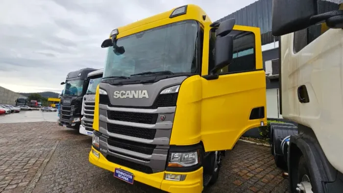 SCANIA R 450 6X2 2021 - UNICO DONO, DEFLETOR DE AR, FAROL NO TETO E NA GRADE.