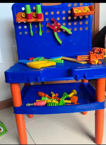 Mesa de ferramenta que vira maleta 