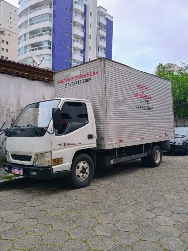 Mudanças fretes e carretos caminhão baú