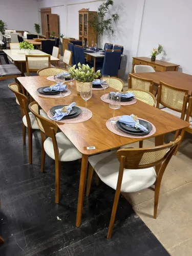 Mesa de Jantar com 6 cadeiras , tampo laminado