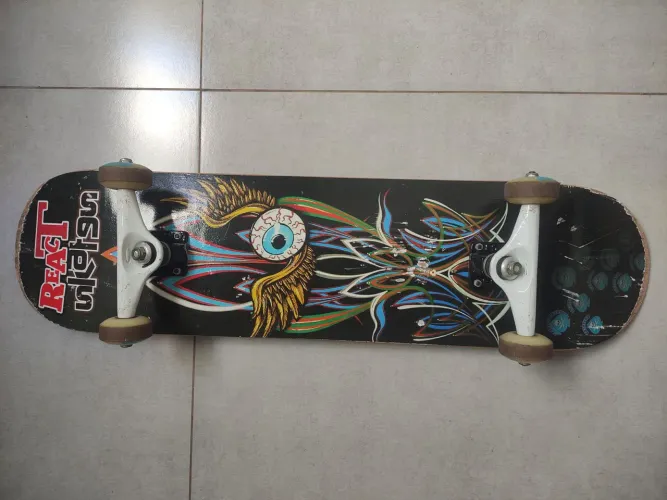 Skate marfim semi-novo