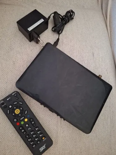 Aparelho e controle Sky