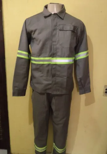 Uniformes profissional em geral. 