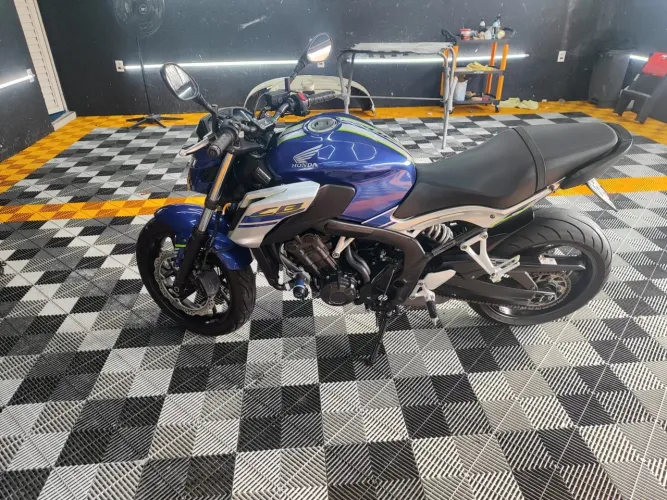 Vendo ou troco CB650F edição limitada ano 2018