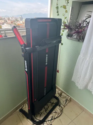 Esteira semi nova Genis GT polishop