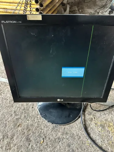 Monitor LG Flatron L1760  com pequeno defeito uma linha na tela não tenho a fonte 