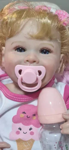 Linda Bebê reborn Amanda com acessorios e corpo de silicone pode molhar