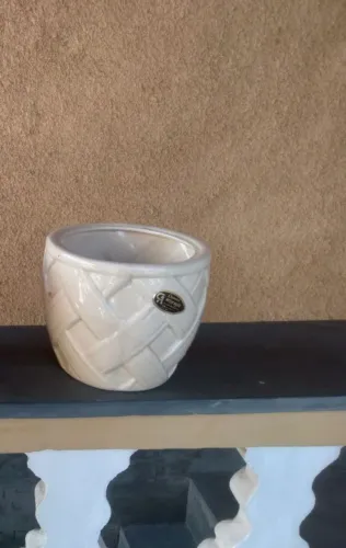 Vaso Decorativo de Cerâmica envernizado sem uso. 19 alt  x 20 diâmetro. 