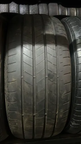 Pneu 225/50/17 Bridgestone  Meia vida 