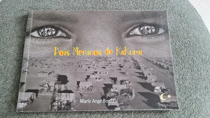 Livro Dois Meninos de Kakuma