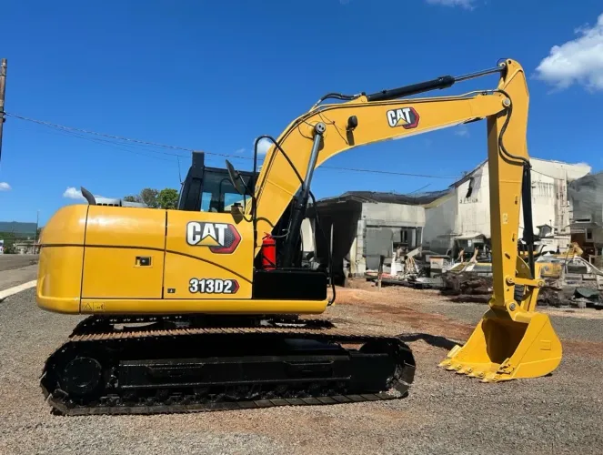 Escavadeira Caterpillar 313 D2L ano 2021 com 4700 horas, em SP