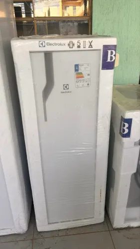 GELADEIRA ELETROLUX 240 LITROS 
