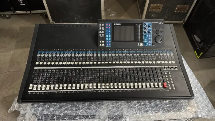 Mesa Yamaha LS9-32 (Estado de Nova)