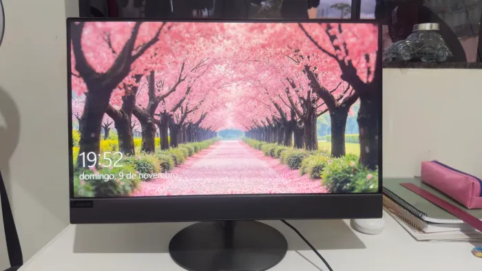 Lenovo Ideacentre AIO 520 - 22" Conservado