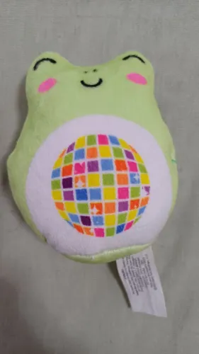 Pelúcia de sapo com barriga colorida