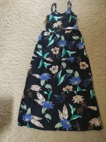 Vestido de alça longo estampado.