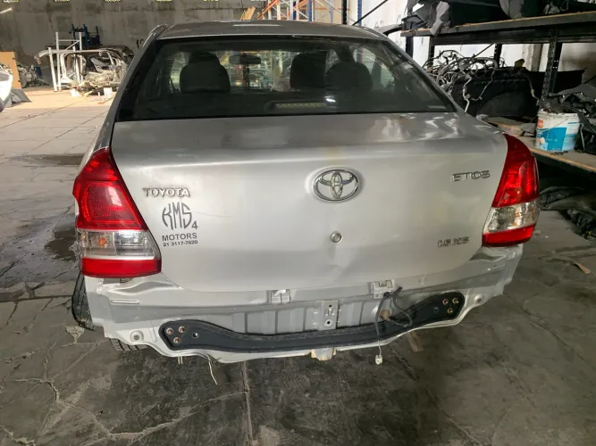 TAMPA DE MALA ETIOS SEDAN