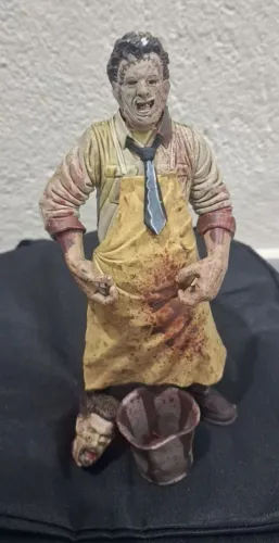 Action figure Leatherface do filme massacre da serra elétrica 1998 Mcfarlane 