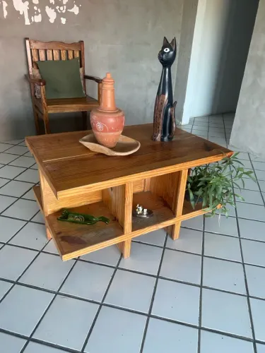 Mesa de centro rústica de madeira