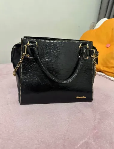 Bolsa Anandra de couro na cor preta