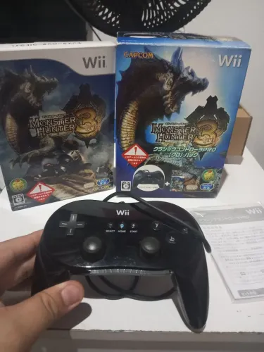 Bundle Monster Hunter 3 com Pro Controller - Nintendo Wii.