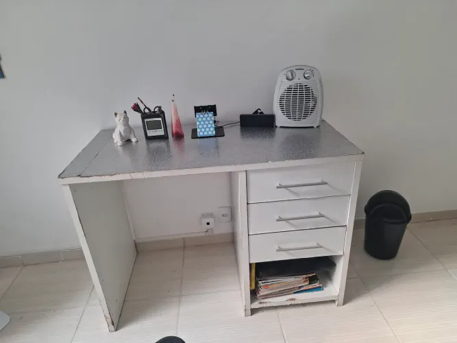 Escrivaninha, desapego