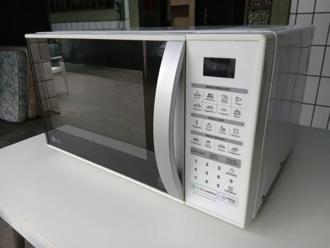 Micro-ondas LG seminovo pouquíssimo uso.