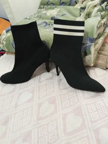 2 Botas Tamanho 36 Zara.