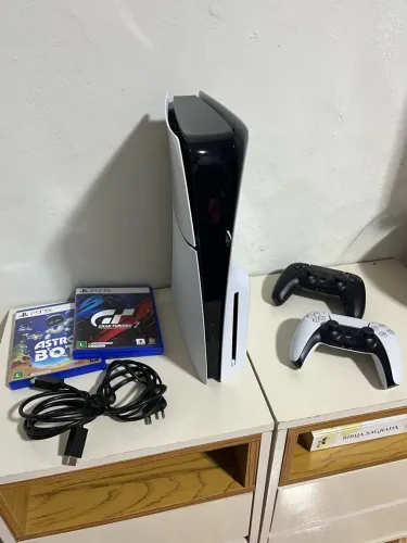 PS5 Slim digital e mídia física 