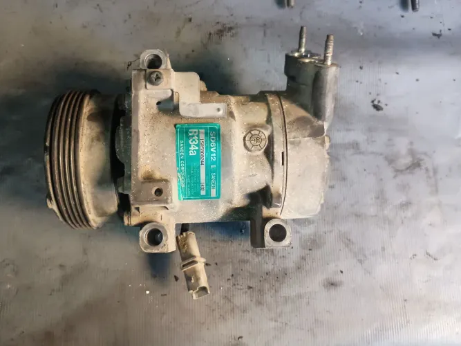 Vendo compressor do ar condicionado, Renault, Peugeot, Citroen SD6V 12 sanden com gar