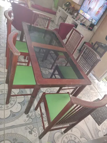 Mesa de vidro fumê de jantar com 6 cadeiras