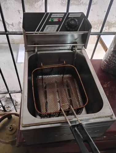 Fritadeira profissional 110v cuba de 7 litros