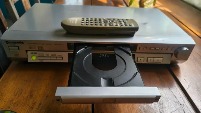 PANASONIC CD PLAYER/MP3/VIDEO CD/ DVD - RV31. JAPONÊS.
