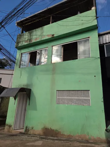 Casa de 3 andares em Fazendinha, Rua Cruzeiro do Sul 80