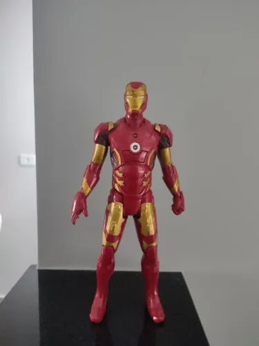 Boneco homem de ferro, original a pilha emite sons