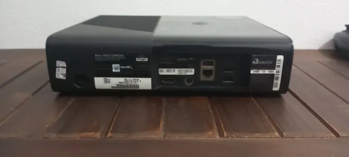 Xbox 360 Super Slim RGH + 4 Controles + 26 Jogos